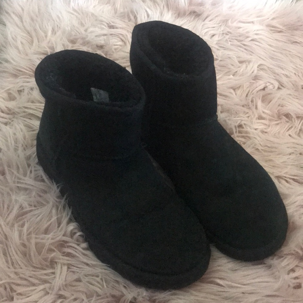 Short black uggs